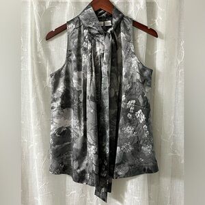 Newport News Gray Satin Floral Sleeveless Blouse Size 8